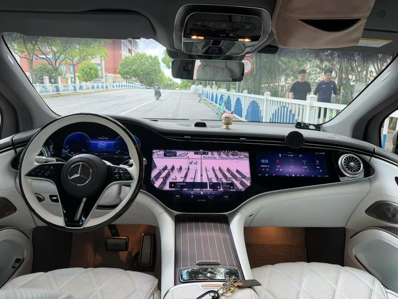 Mercedes-Benz Maybach EQS SUV, 2025 — фото 4 из 10