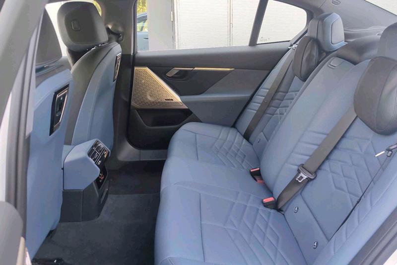 BMW i5, 2025 — фото 11 из 12