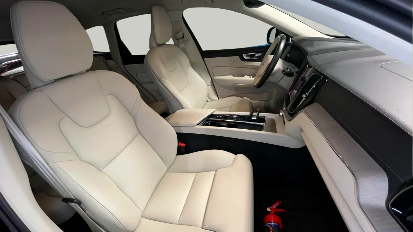 Volvo XC60, 2023 — фото 6 из 10
