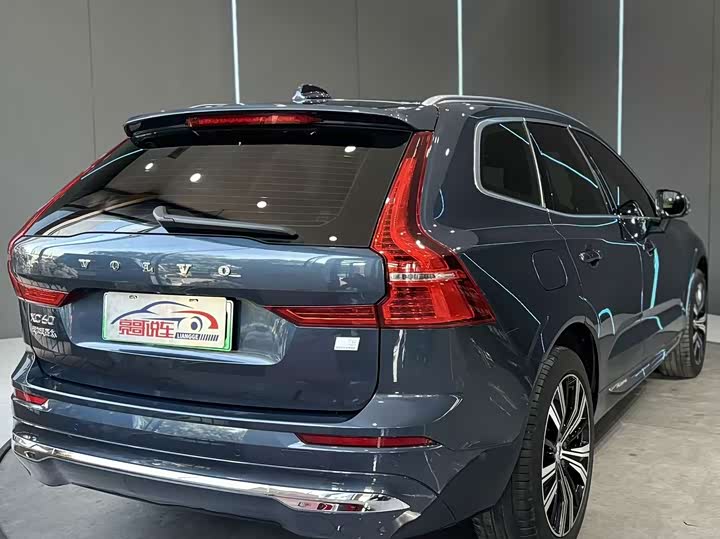 Volvo XC60 Hybrid, 2023 — фото 6 из 9
