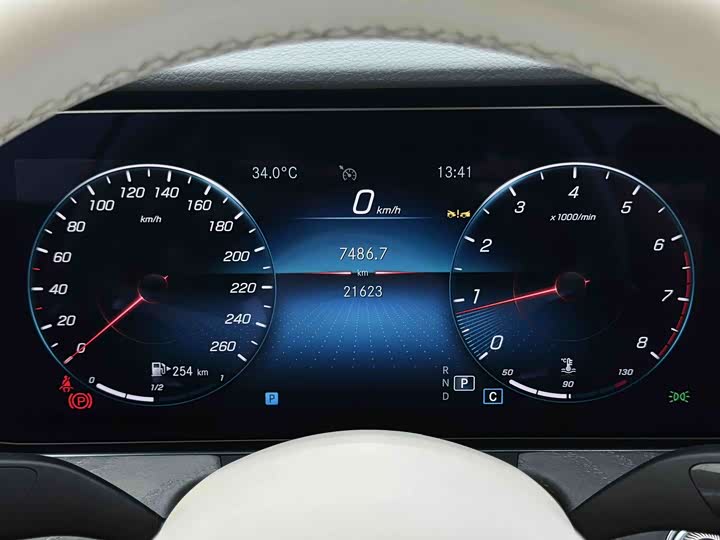 Mercedes-Benz E-Class, 2023 — фото 7 из 9
