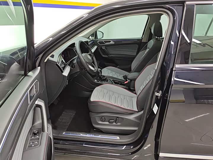 Volkswagen Tiguan L Hybrid, 2021 — фото 9 из 9