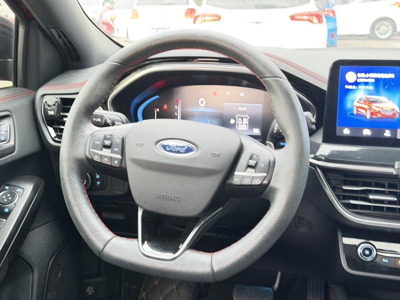 Ford Focus, 2022 — фото 9 из 12
