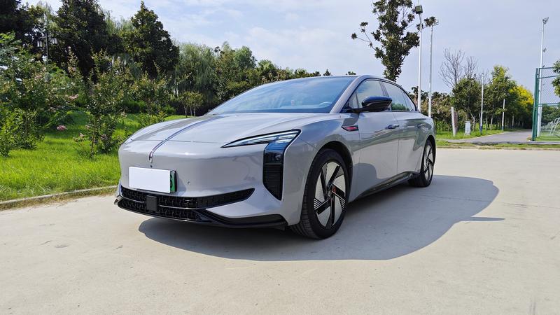 Hongqi EH7, 2025 — купить в Самаре под ключ