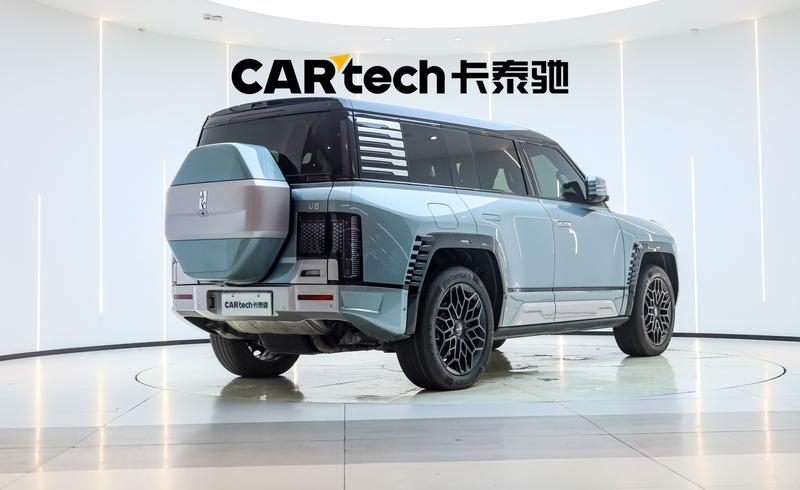 BYD Yangwang U8, 2023 — фото 7 из 12