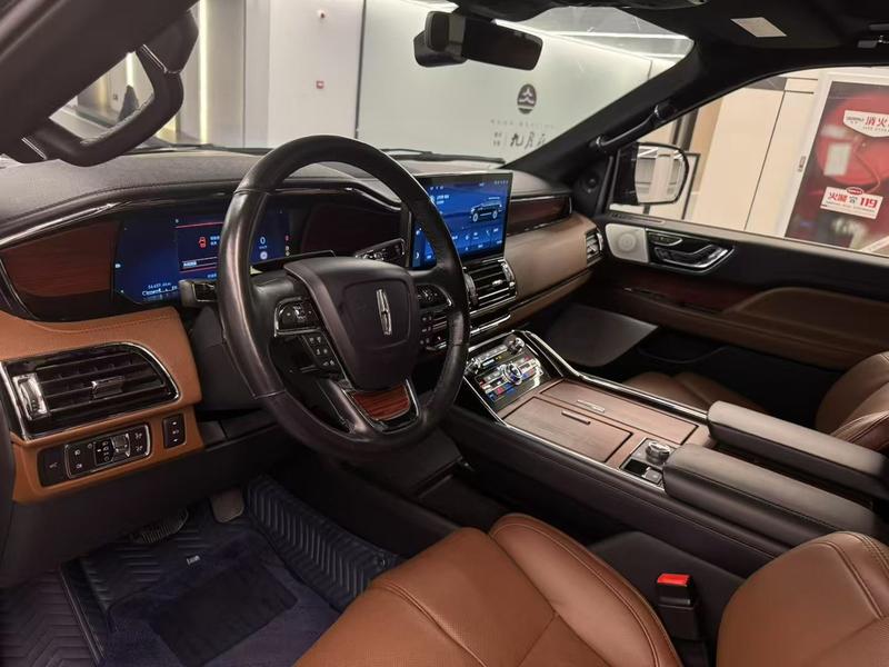 Lincoln Navigator, 2022 — фото 7 из 10