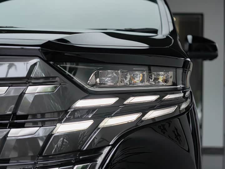 Toyota Alphard, 2025 — фото 4 из 9