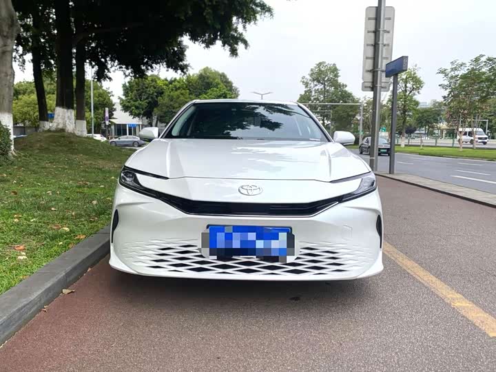 Toyota Camry, 2025 — фото 2 из 9
