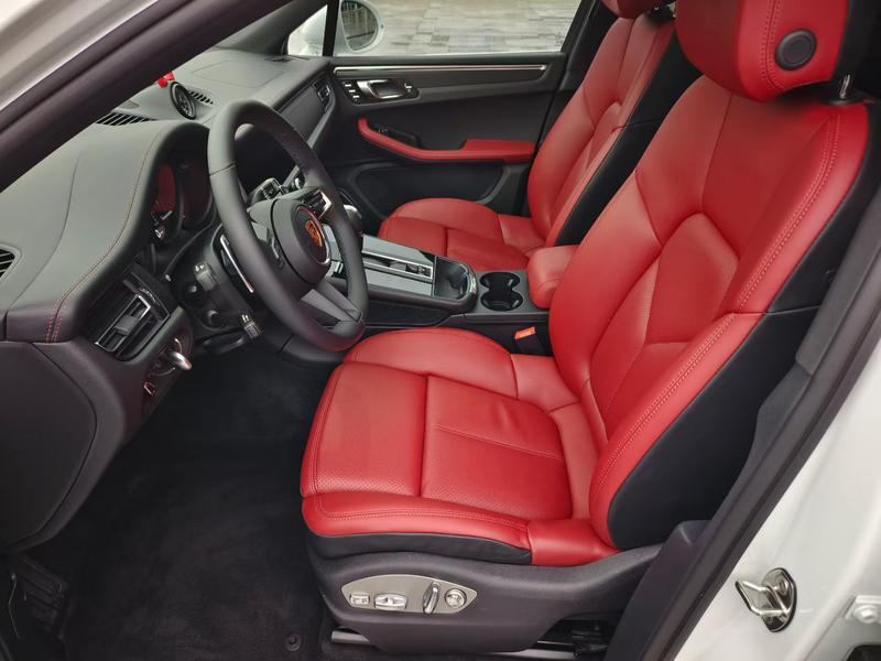 Porsche Macan, 2023 — фото 7 из 9