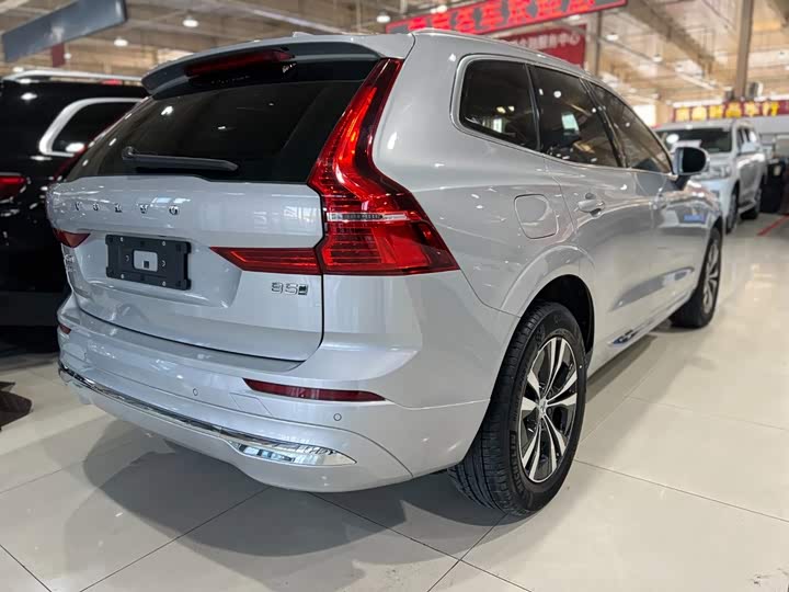 Volvo XC60, 2022 — фото 6 из 9