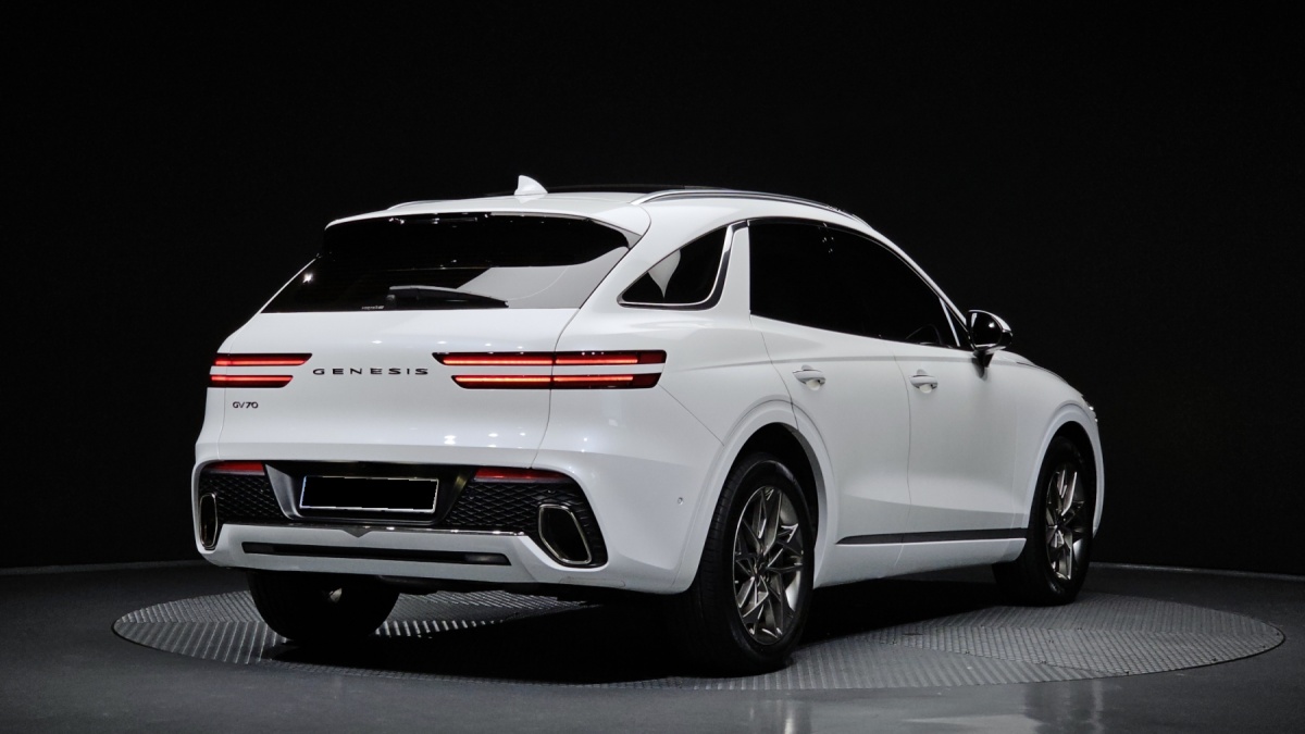 Genesis GV70, 2023 — фото 2 из 12