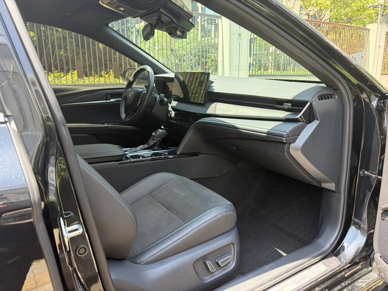 Toyota Camry, 2025 — фото 8 из 12