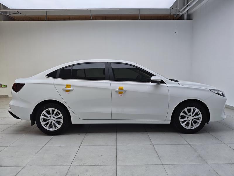 Roewe i5, 2024 — фото 8 из 12