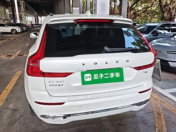 Volvo XC60 Hybrid, 2024 — фото 6 из 9