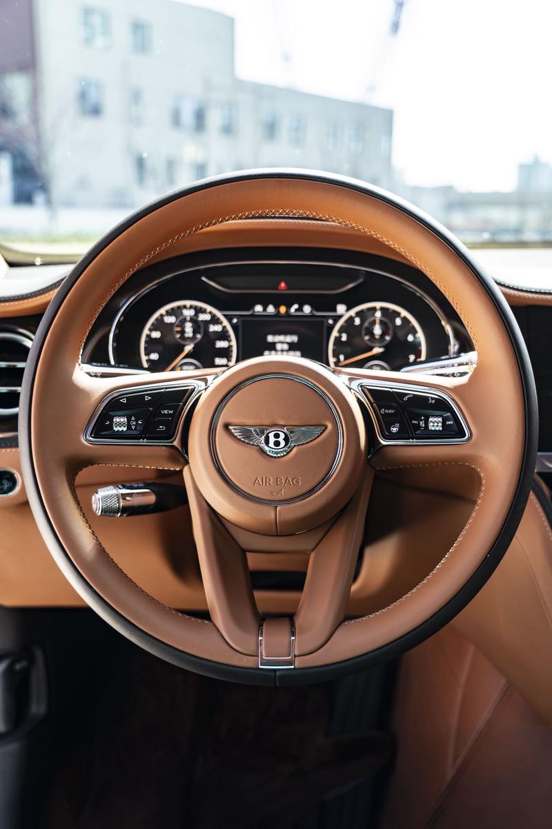 Bentley Flying Spur, 2023 — фото 7 из 10