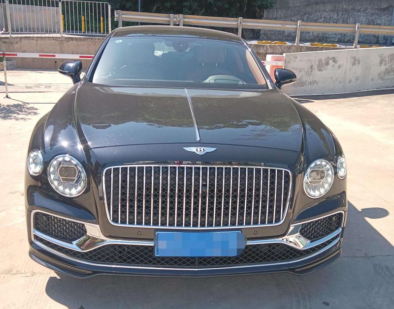 Bentley Flying Spur, 2021 — фото 2 из 9