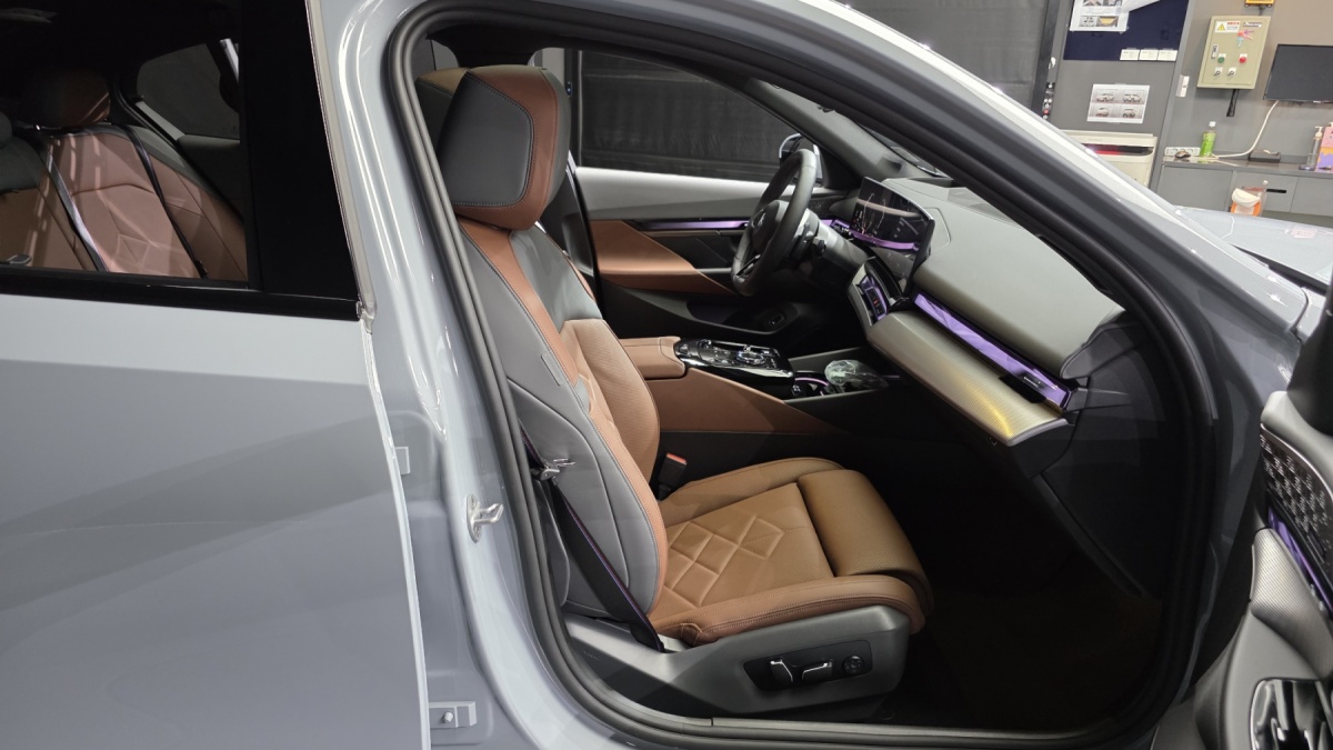 BMW 5 Series, 2025 — фото 12 из 12