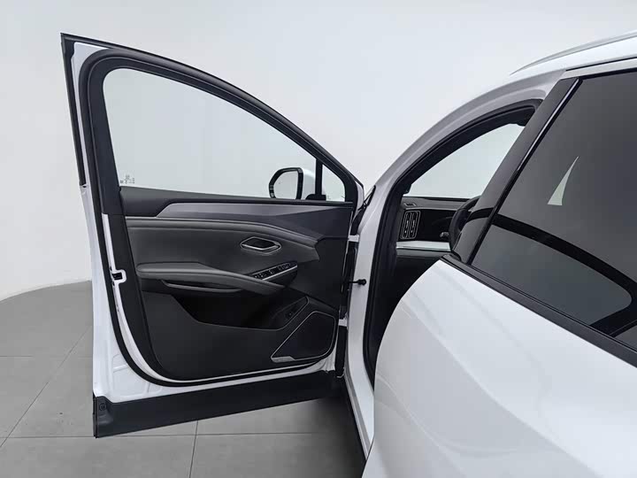BYD Song L DM-i Hybrid, 2026 — фото 8 из 9