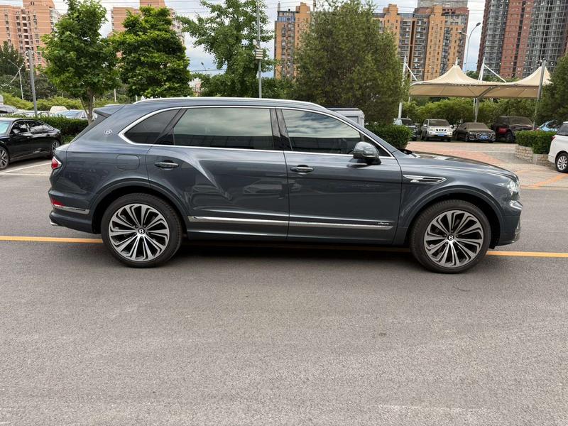 Bentley Bentayga, 2025 — фото 7 из 12