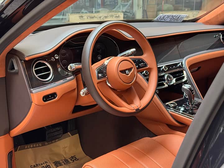 Bentley Flying Spur Hybrid, 2023 — фото 9 из 9