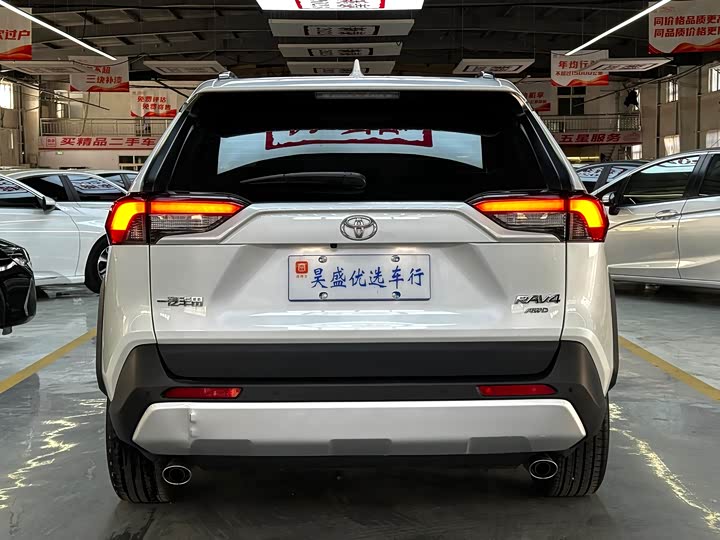 Toyota RAV4, 2023 — фото 6 из 9
