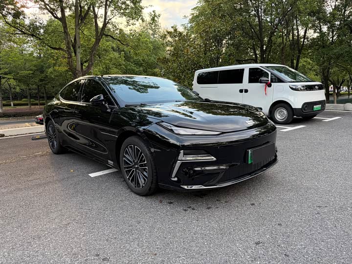Geely Galaxy Starshine 8 EM-i, 2025 — фото 3 из 9