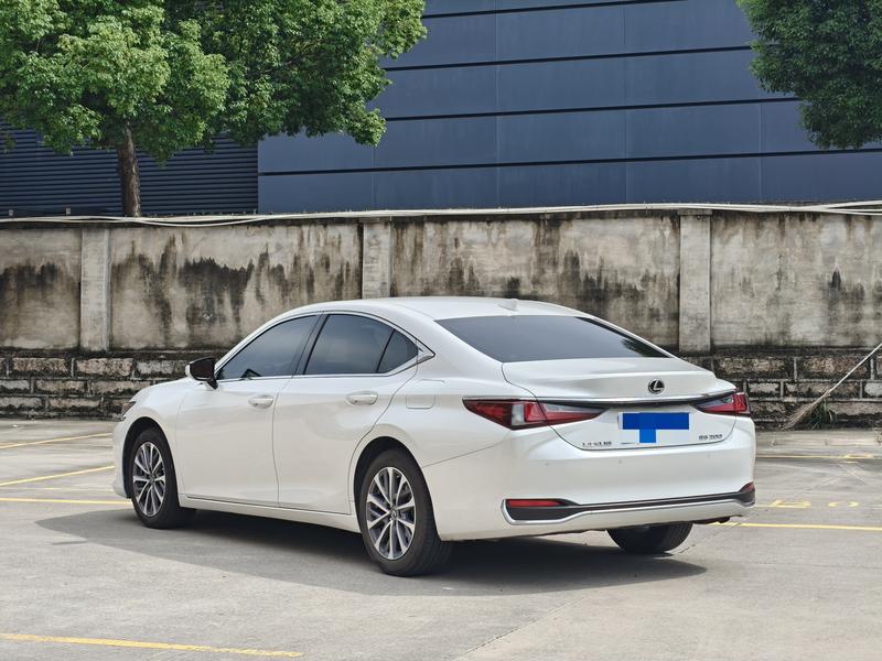 Lexus ES, 2023 — фото 4 из 11