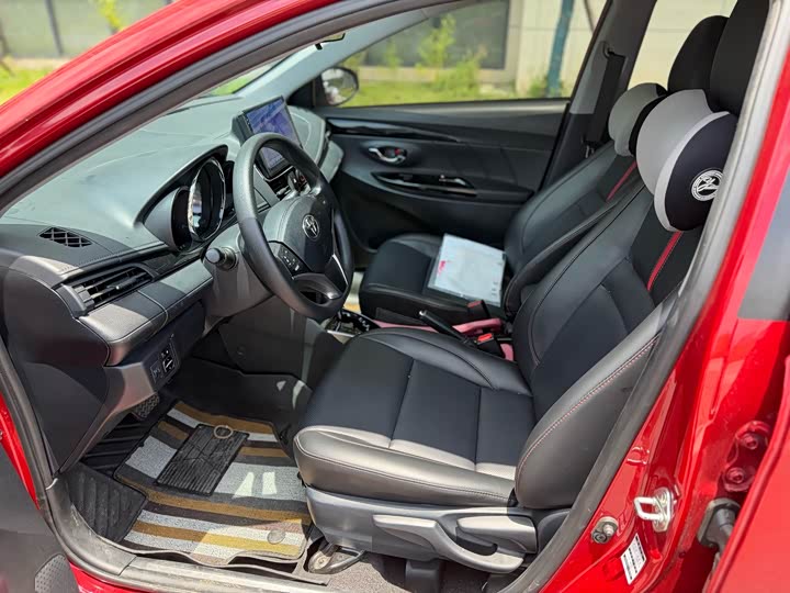 Toyota Yaris L Hatchback, 2021 — фото 3 из 9