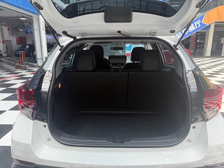 Toyota Yaris L Hatchback, 2022 — фото 8 из 9