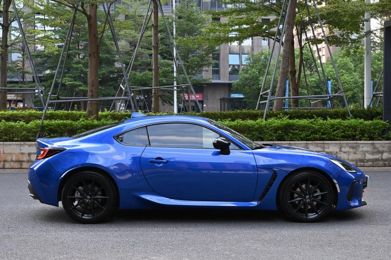 Subaru BRZ, 2023 — фото 8 из 12
