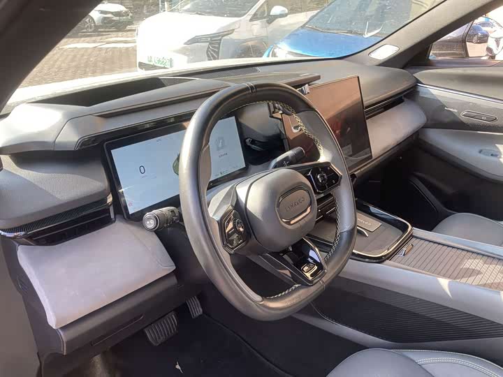 Lynk & Co 08 EM-P Hybrid, 2024 — фото 8 из 9