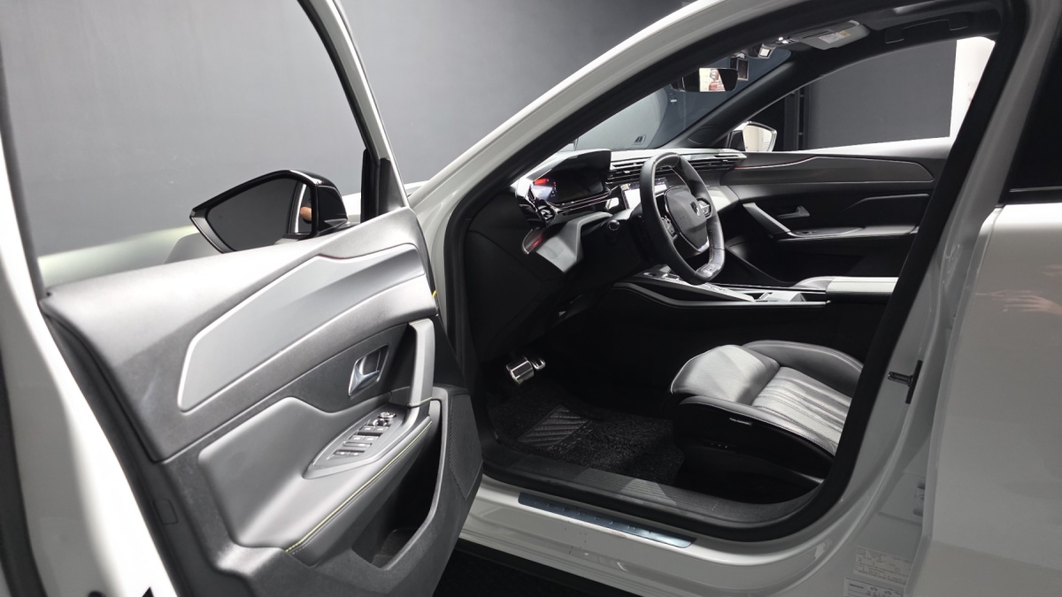 Peugeot 408, 2023 — фото 10 из 12