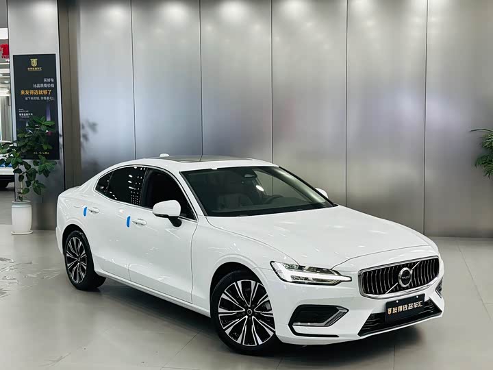 Volvo S60, 2023 — фото 3 из 9