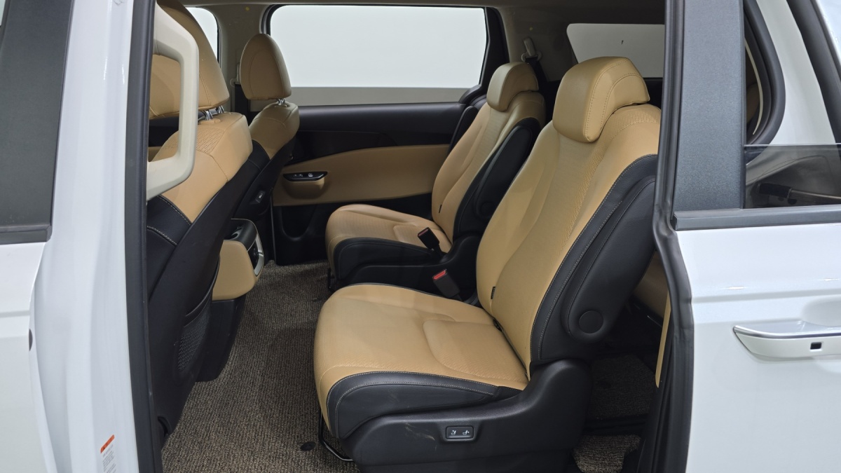 Kia Carnival, 2022 — фото 11 из 12