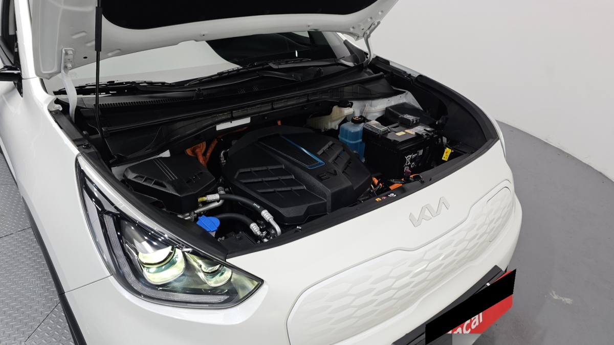 Kia Niro, 2023 — фото 6 из 12