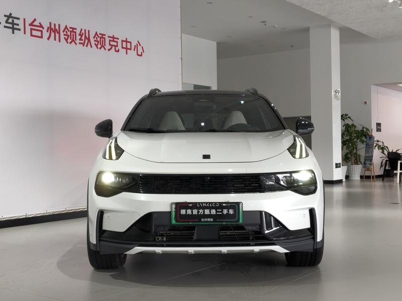 Lynk & Co 01 EM-P Hybrid, 2022 — фото 2 из 12