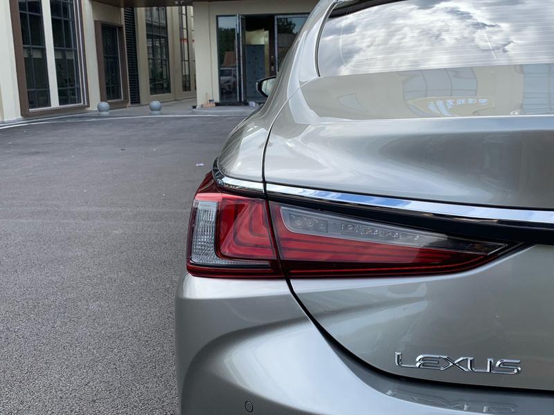 Lexus ES, 2023 — фото 8 из 12