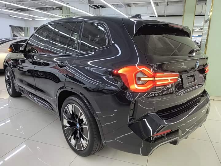 BMW iX3, 2024 — фото 5 из 9