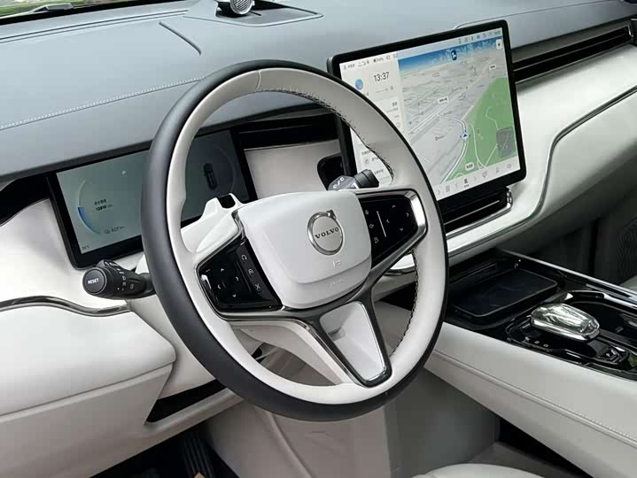 Volvo EM90, 2023 — фото 6 из 9