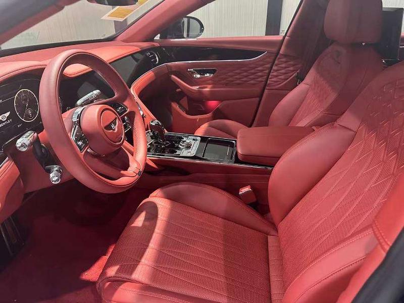 Bentley Flying Spur, 2024 — фото 3 из 5