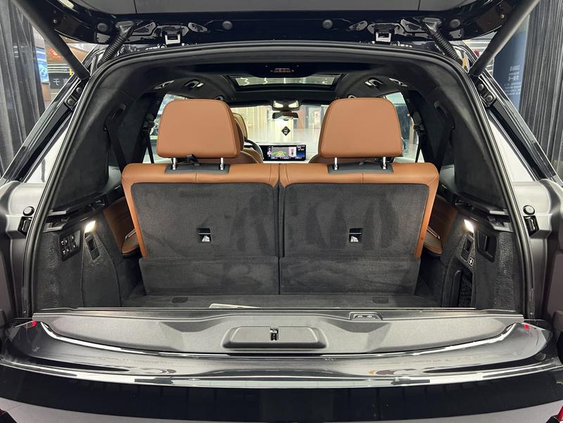 BMW X7, 2023 — фото 10 из 11