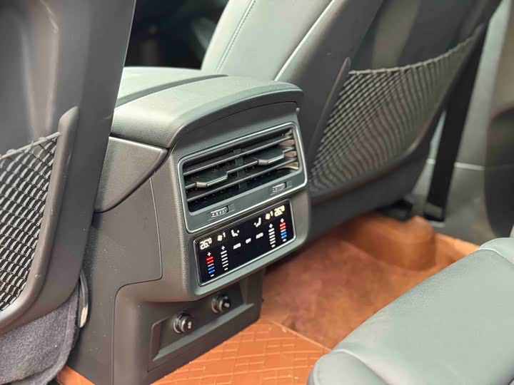 Audi Q7, 2024 — фото 8 из 9