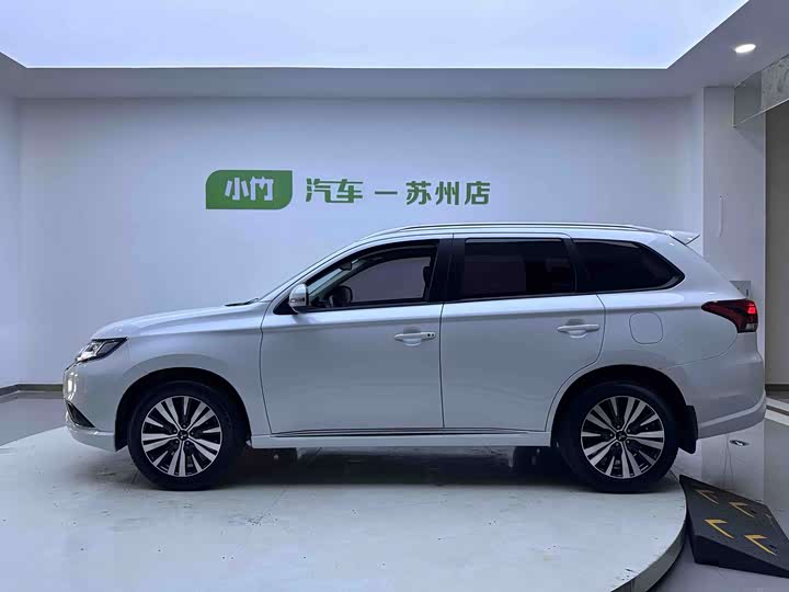 Mitsubishi Outlander, 2021 — фото 7 из 9