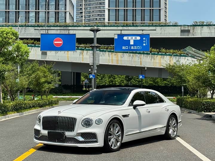 Bentley Flying Spur Hybrid, 2022 — фото 3 из 9