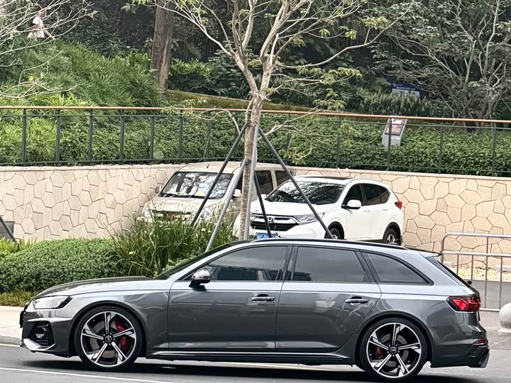 Audi RS 4, 2023 — фото 4 из 9
