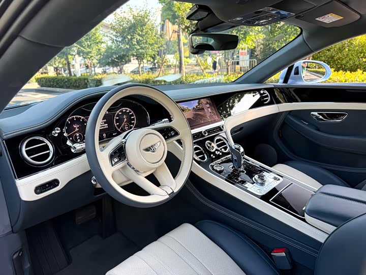 Bentley Continental GT, 2023 — фото 4 из 9
