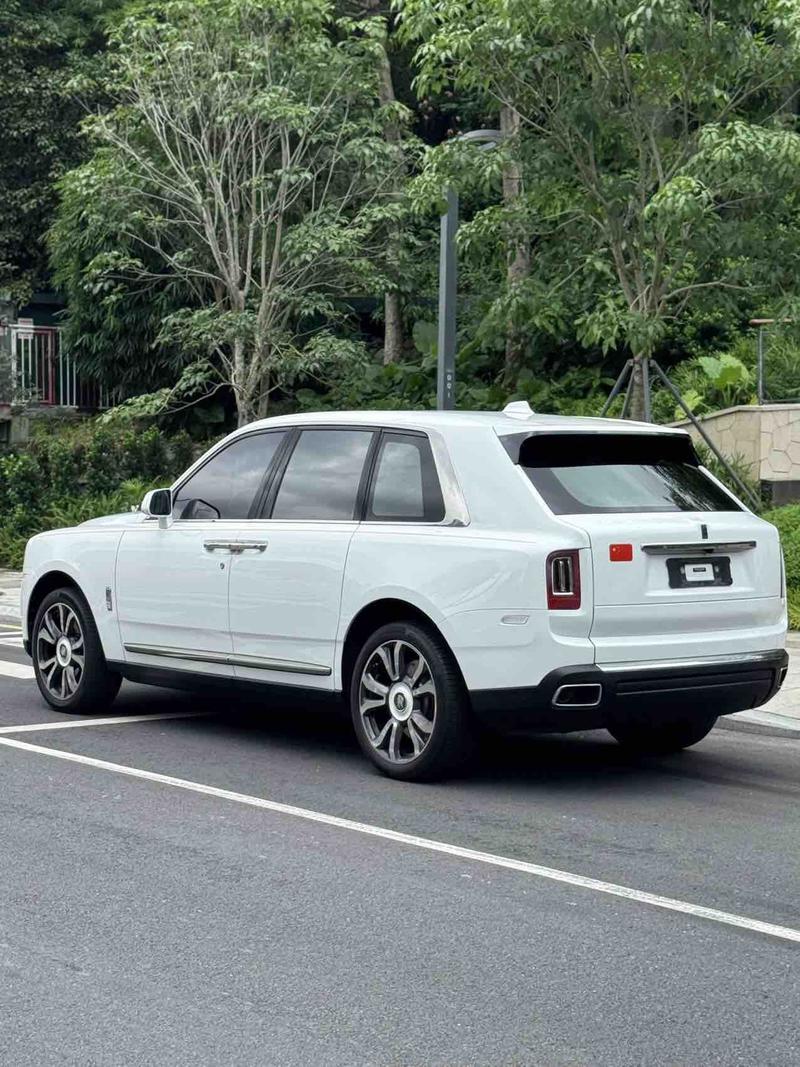 Rolls-Royce Cullinan, 2023 — фото 3 из 8
