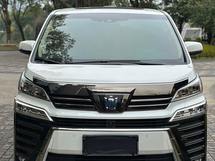 Toyota Vellfire, 2022 — фото 2 из 9