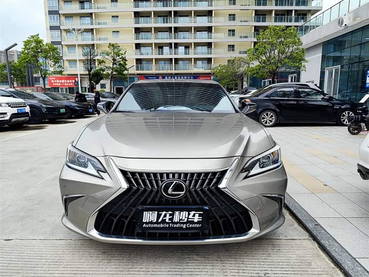 Lexus ES, 2023 — фото 2 из 9