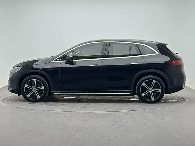 Mercedes-Benz EQE SUV, 2023 — фото 4 из 9